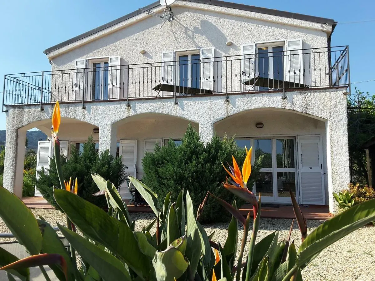 La Strelitzia Cervo Mare Apartment