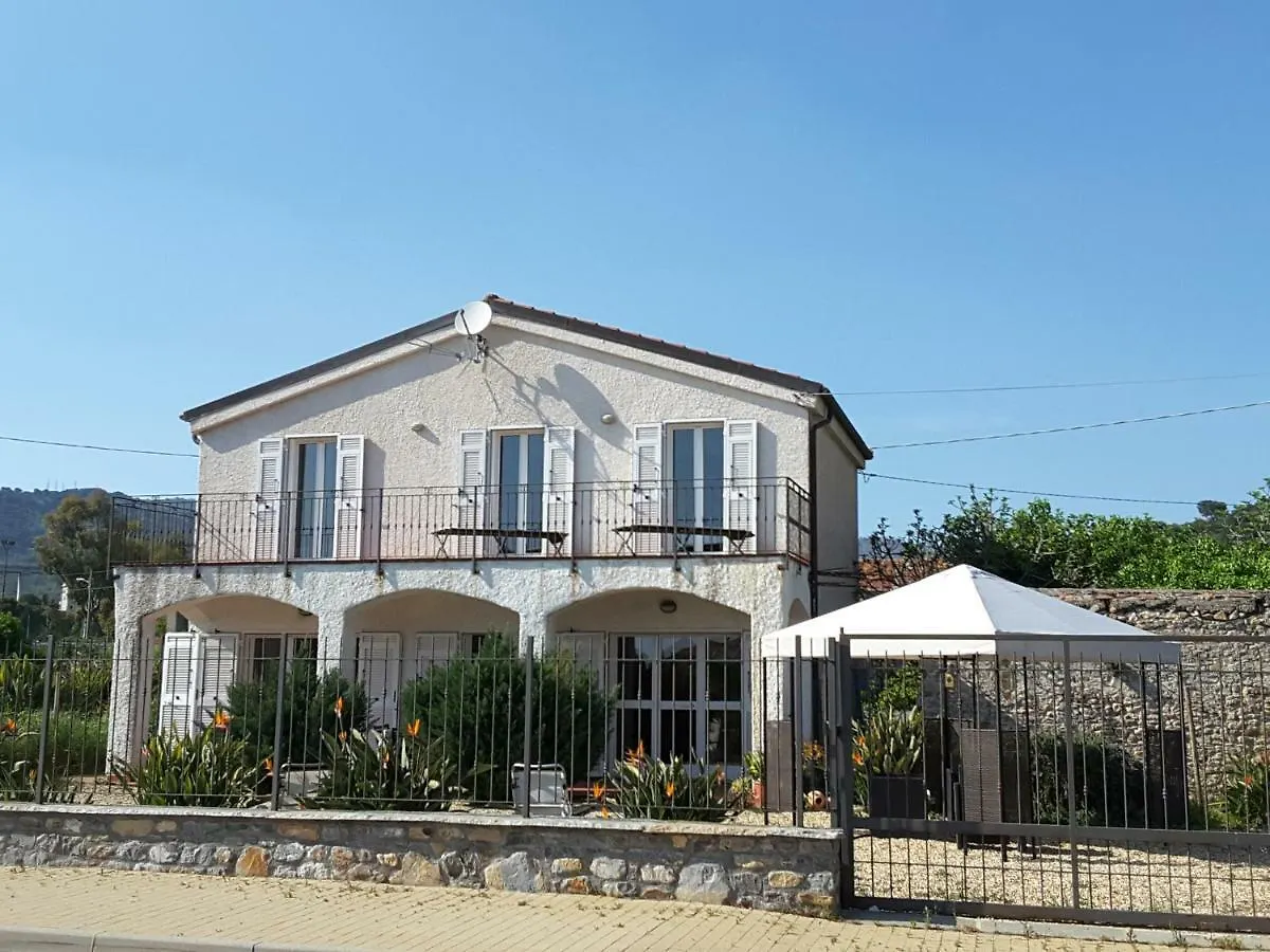 La Strelitzia Cervo Mare Apartment Italy